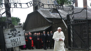 ביקורו של בנדיקטוס השישה עשר במחנה אושוויץ