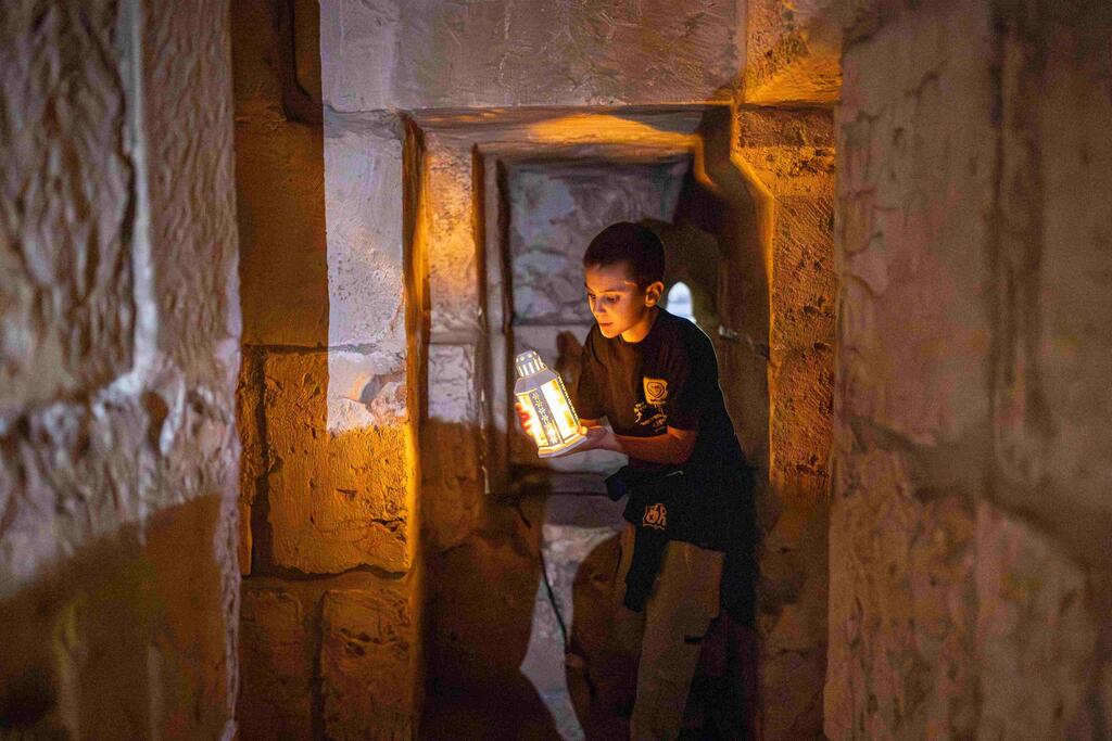 Guided lanter tour at Tower of David Museum (Photo: Dor Pazuelo) סיורי עששיות במגדל דוד ירושלים