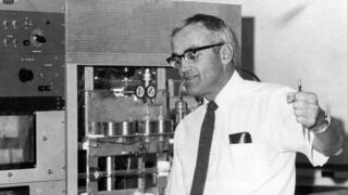 עבר למכון הטכנולוגי של קליפורניה ב-1952, בעקבות בראון. פטרסון במעבדתו