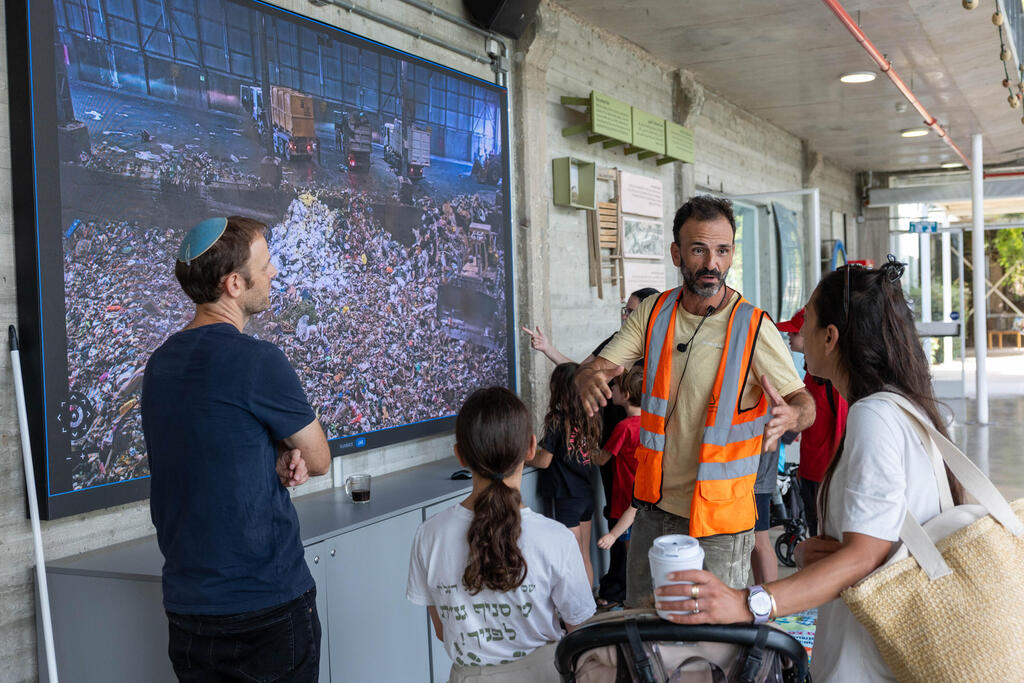 Activity at Hiriya recycling park (Photo Oz Moalem) פעילות במרכז לחינוך סביבתי בחירייה