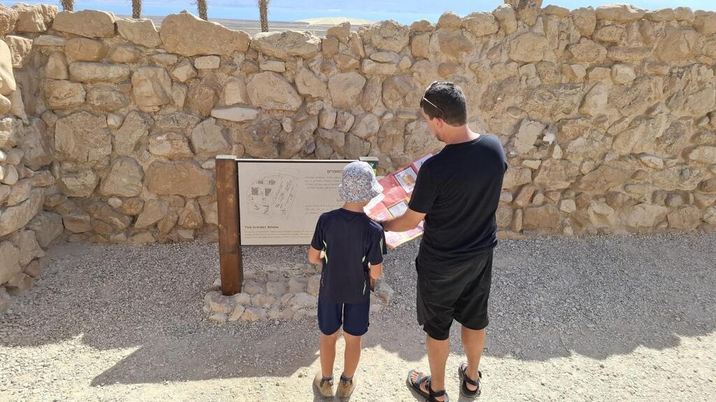 'Mysteries in time' at Qumran site (Photo: Dan Farkash) תעלומות בזמן בקומראן