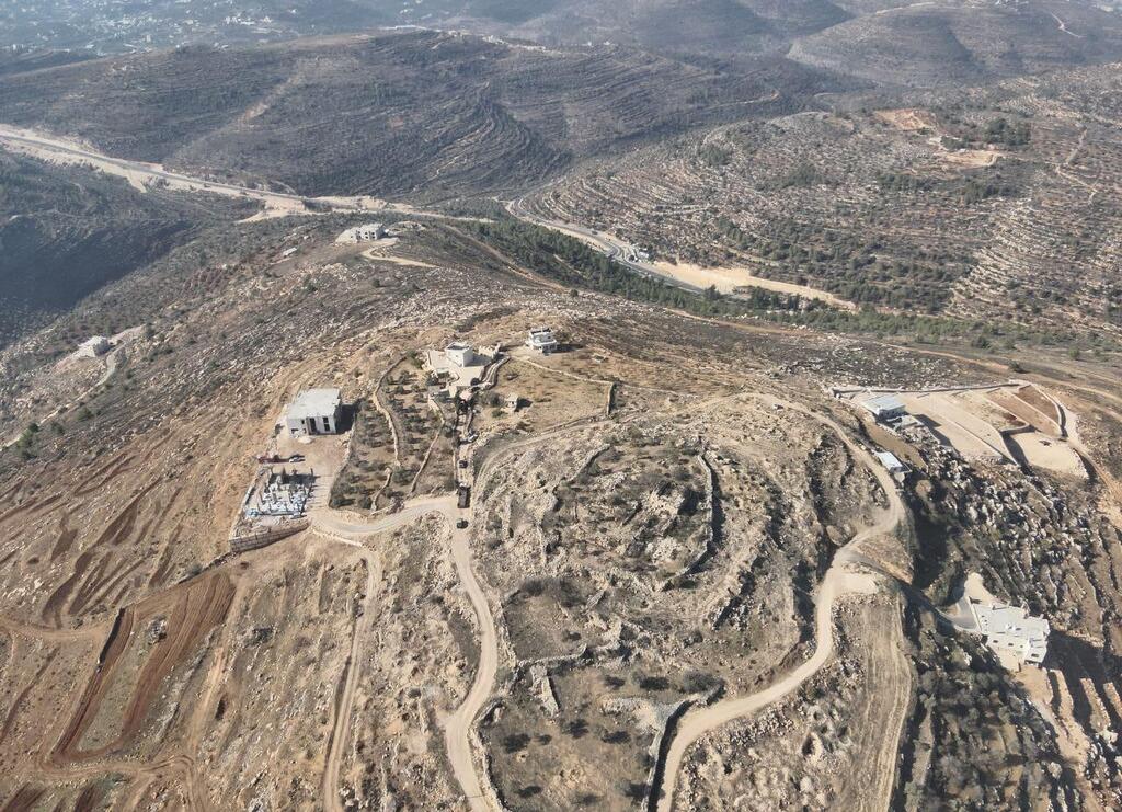 Burj Lasanan site crowns a hill overlooking Wadi Harmiyeh in the northern Benyamin region (Photo: Spokesperson, Foreign Ministry) האתר הארכיאולוגי בורג' לסאנה