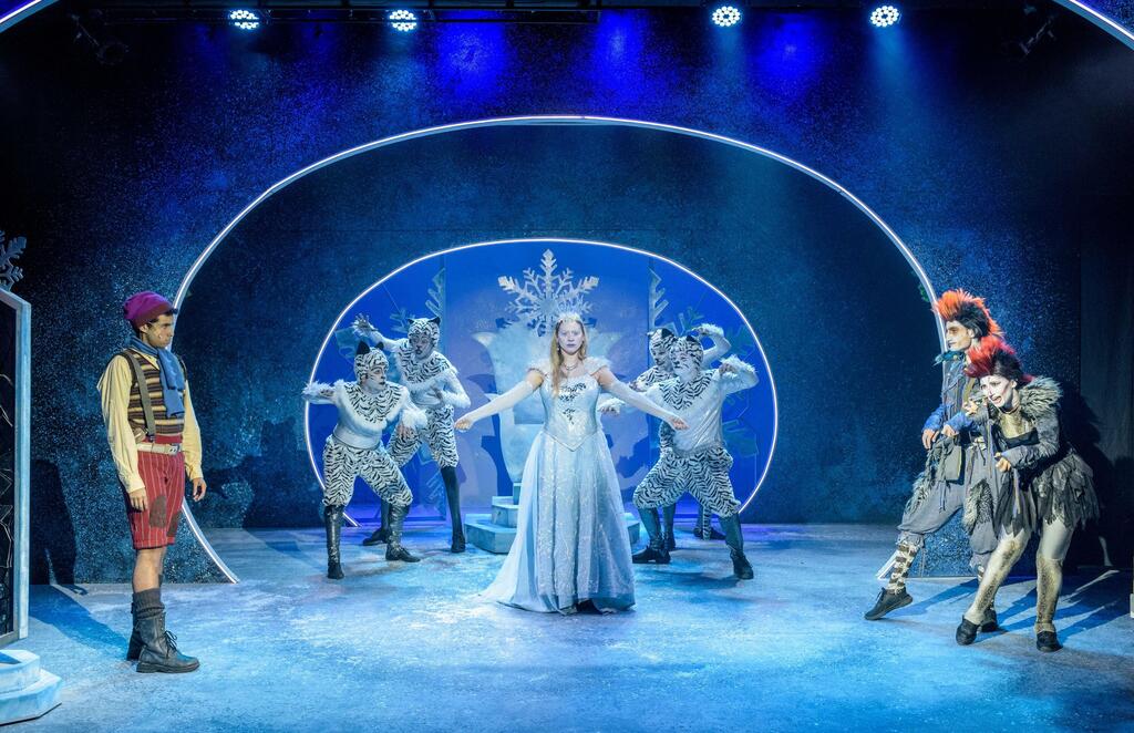 'The Snow Queen' musical at Beit Zvi (Photo: Simcha Barbiro ) "מלכת השלג" של בית צבי