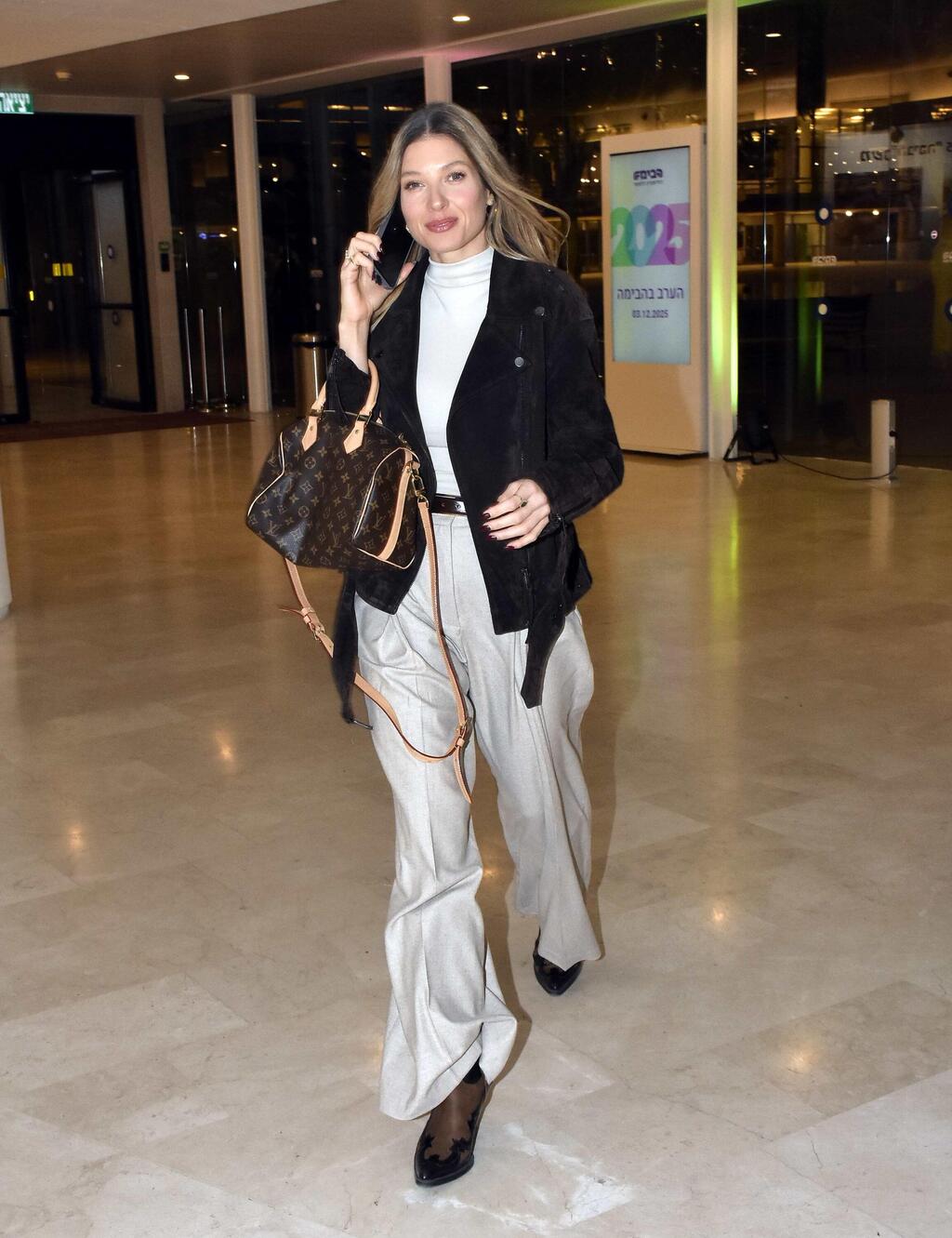 רווקה טרייה. עדי הימלבלוי (צילום: אמיר מאירי) פרמיירה משכנא הבימה