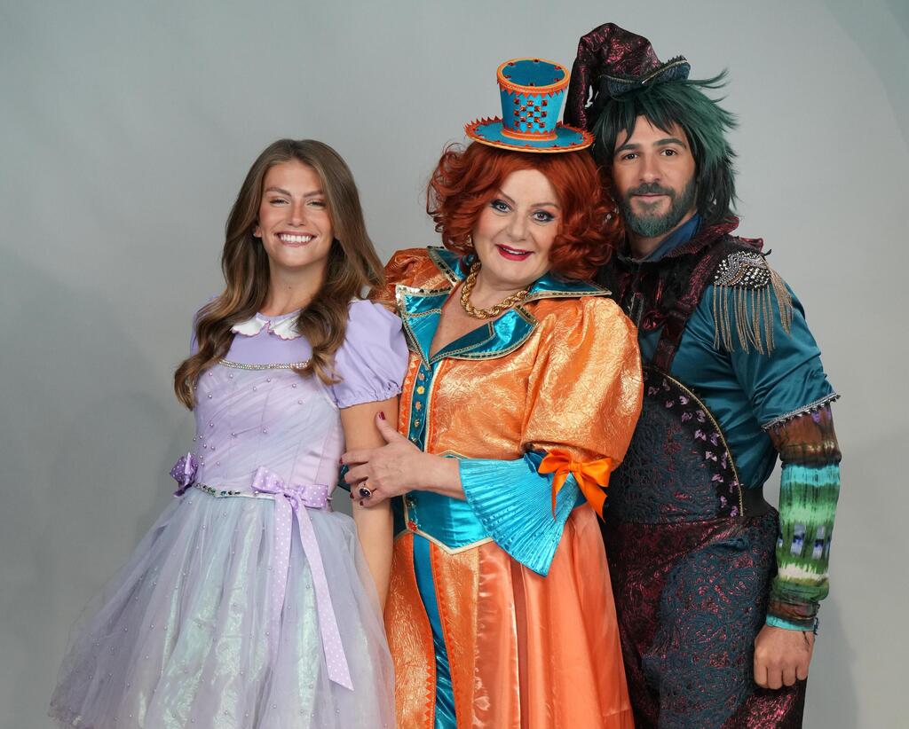 Magic Hat (photo: Redi Rubinstein) כובע הקסמים