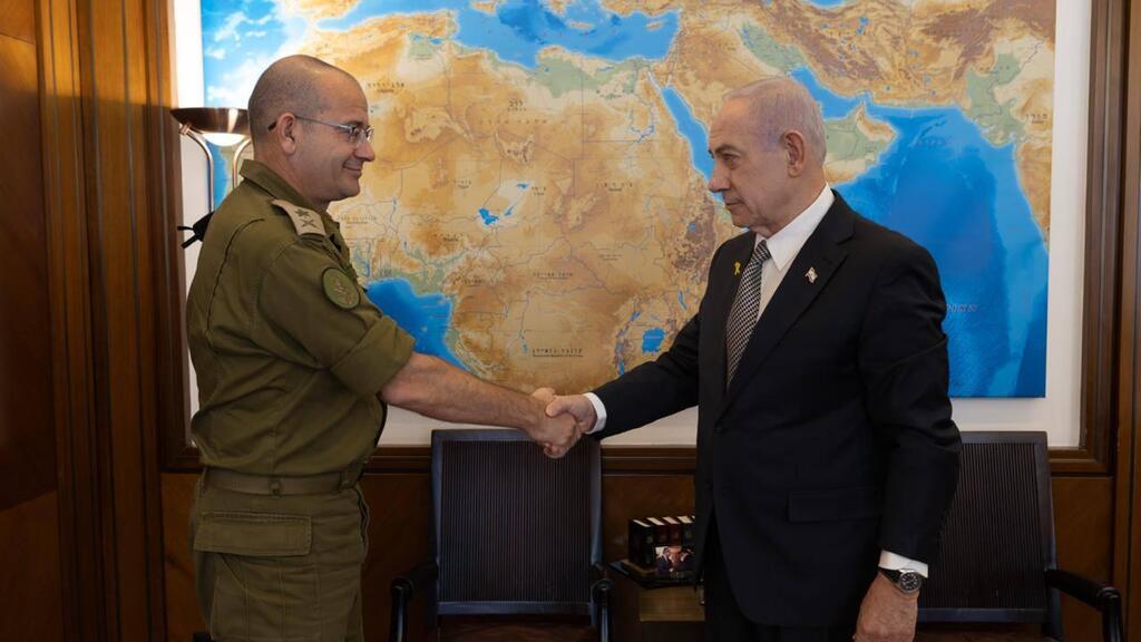 Нетаниягу и Гофман (Фото: пресс-служба главы правительства) ראש הממשלה בנימין נתניהו החליט למנות את מזכירו הצבאי, אלוף רומן גופמן, לראש המוסד הבא