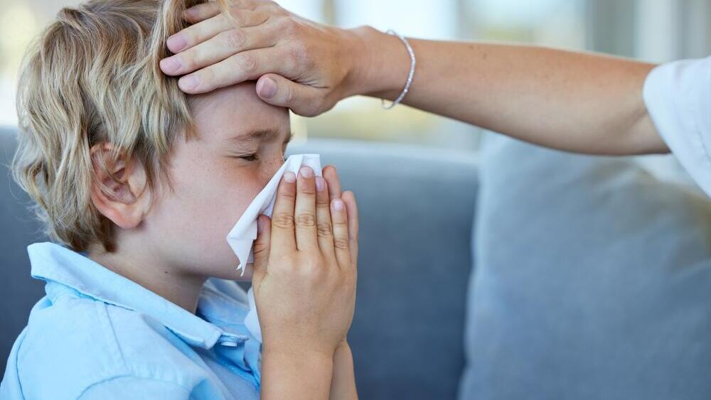 Photo: Shutterstock ילדה חולה