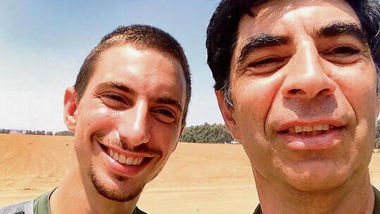 על מדים, עם הדר ז"ל. "הפעם לא היה ארון ריק. היה הדר. היה אבא שנפרד מהבן שלו״ | צילום: באדיבות המשפחה