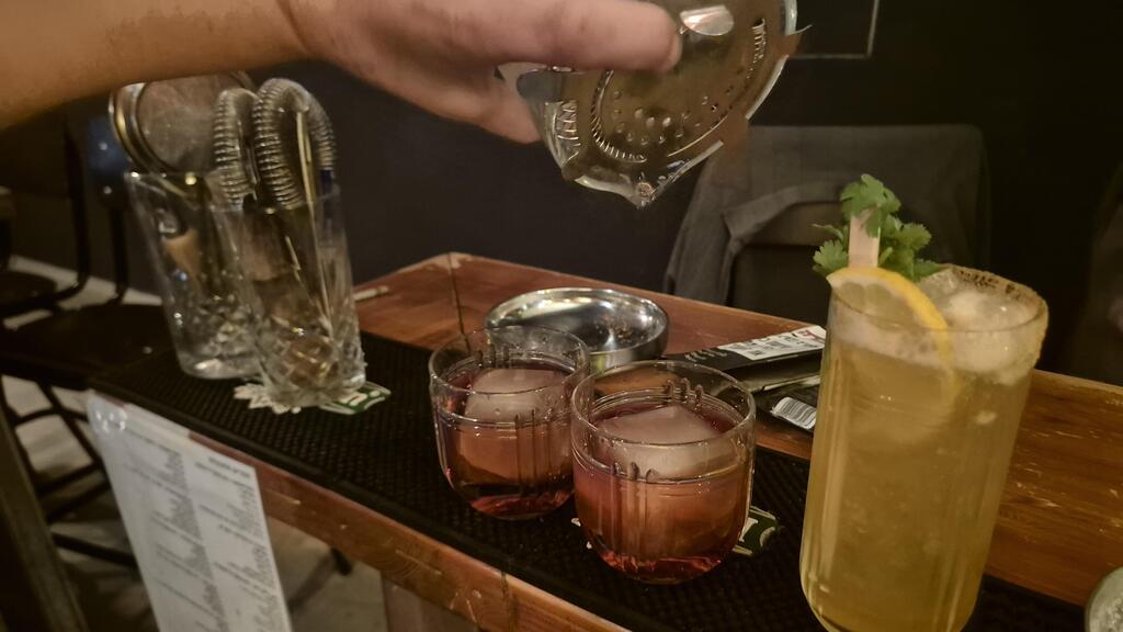 עוד קוקטייל בדרך לשולחן