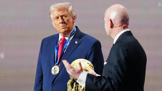 נשיא ארה"ב דונלד טראמפ לצד נשיא פיפ"א ג'אני אינפנטינו, פרס פיפ"א לשלום