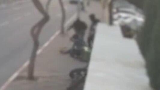  תיעוד מהתקיפה הקשה של עובד התברואה בירושלים