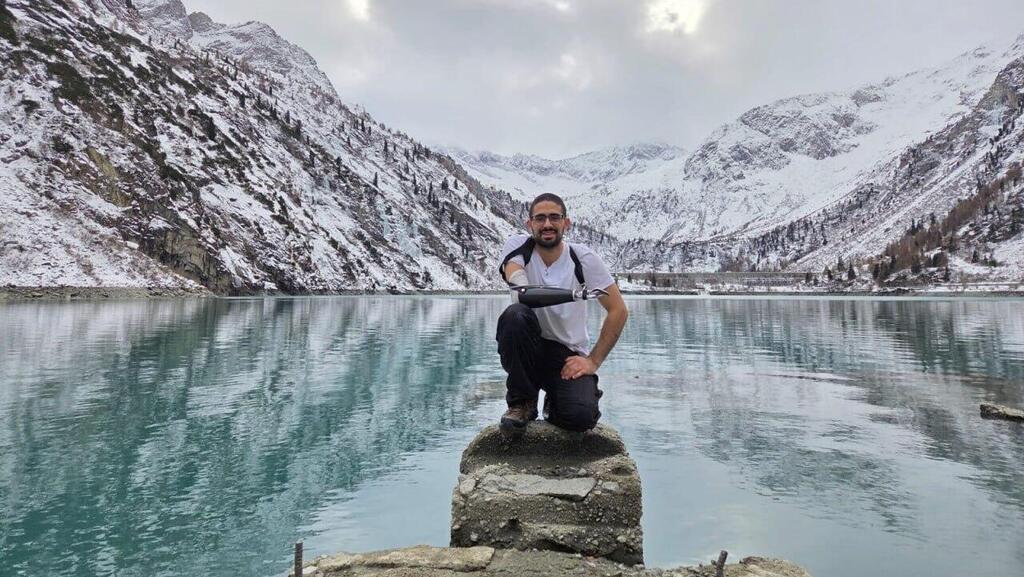 Yonatan Ma’atuf after the injury, at a lake in northern Italy (Photo: Eliyahu Adler) יהונתן מעטוף אחרי הפציעה, באגם בצפון איטליה