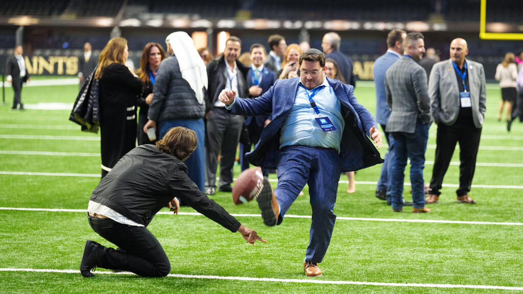 Mayors have some fun in the Superdome (Photo: Paul Morse Photography) משתעשעים קצת במהלך הטקס באיצטדיון בניו אורלינס