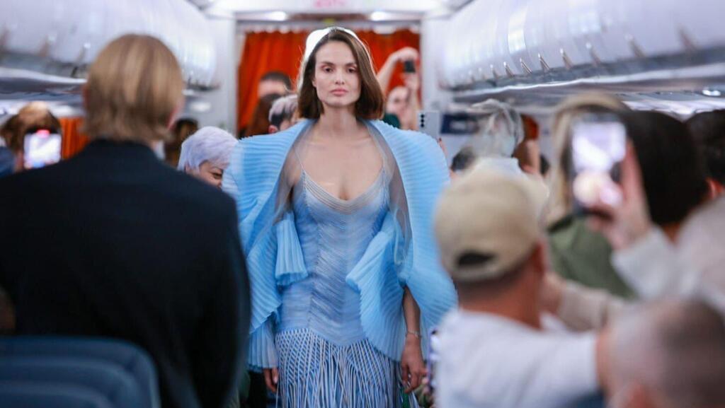 Israir staged an unusual in‑flight fashion show during a Rome‑bound flight (Photo: Edi Dayan and Ben Ami Keren, courtesy of Israir) סטייל בשחקים: תצוגת אופנה במהלך טיסת ישראייר