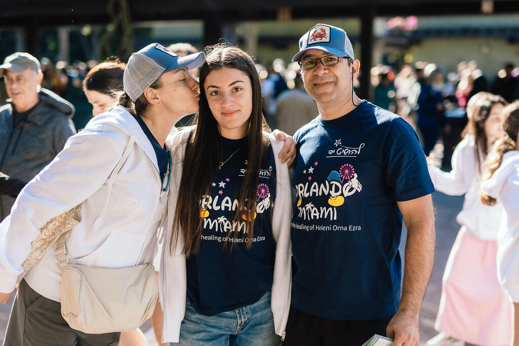 Karina Ariev and parents (Photo: Nir Davidzon) קרינה וההורים