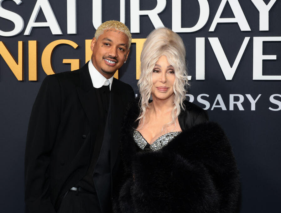 אם תרצו עזרה במסיבת רווקים/רווקות - אנחנו פה (צילום: Dimitrios Kambouris/Getty Images) שר אלכסנדר אדוארדס