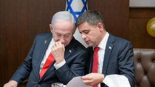 ראש הממשלה בנימין נתניהו ודוברו זיו אגמון