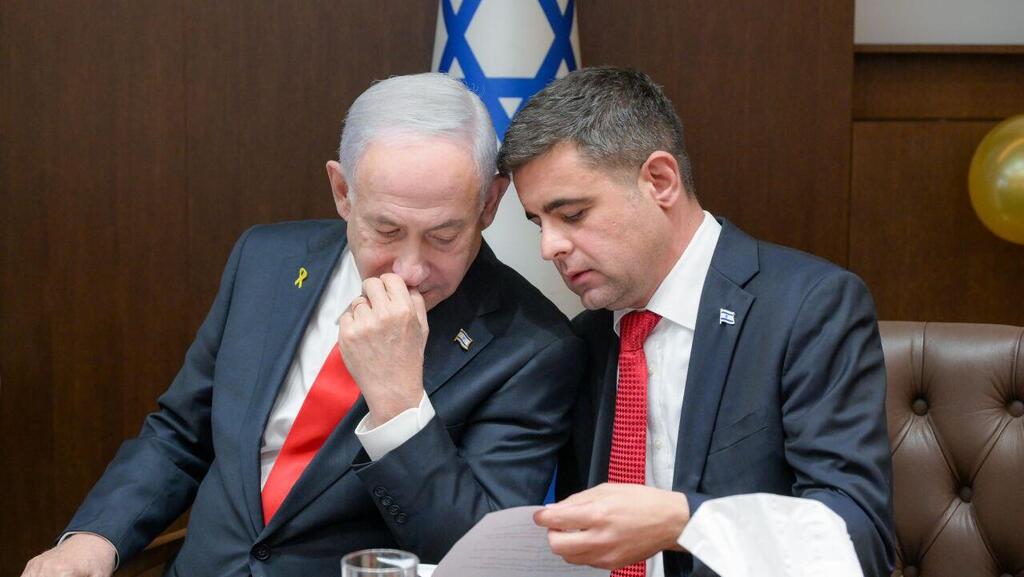 ראש הממשלה בנימין נתניהו ודוברו זיו אגמון