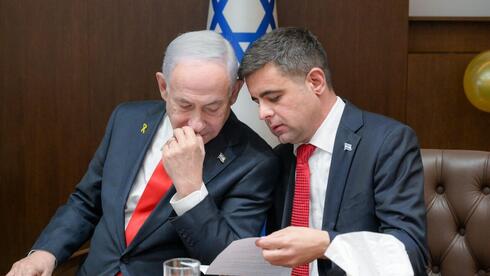 ראש הממשלה בנימין נתניהו ודוברו זיו אגמון