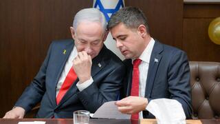 ראש הממשלה בנימין נתניהו ודוברו זיו אגמון