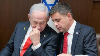 אחרי האמירות הגזעניות: אגמון יישאר הדובר של נתניהו