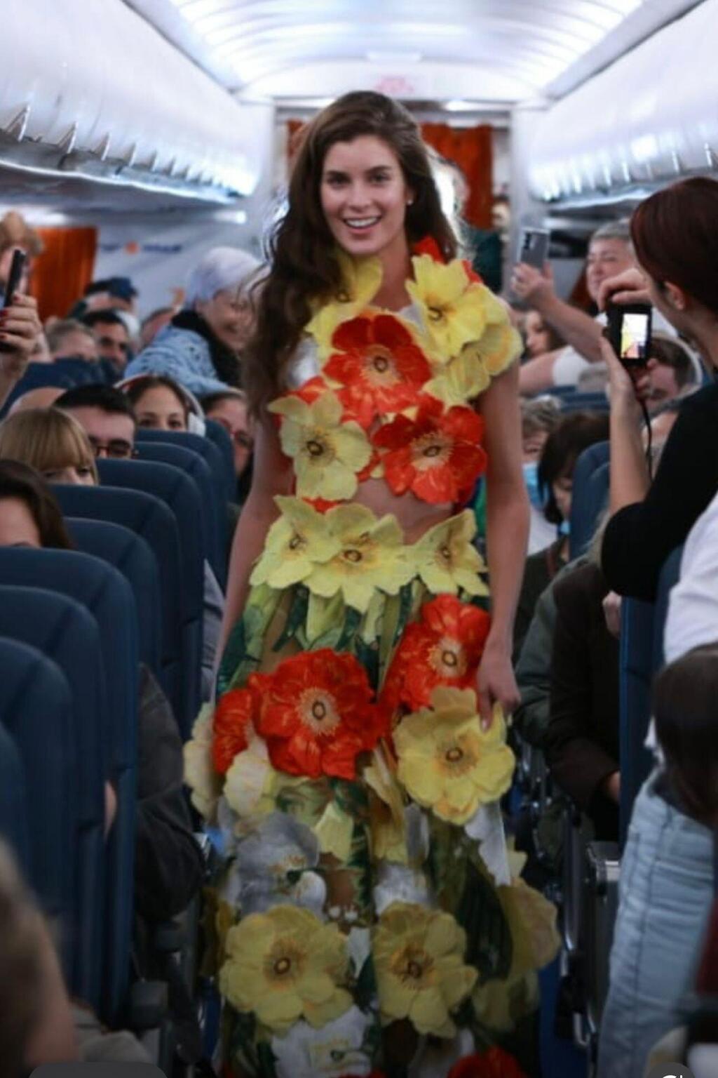 Fashion show at 30,000 feet (Photo: Edi Dayan and Ben Ami Keren, courtesy of Israir) סטייל בשחקים: תצוגת אופנה במהלך טיסת ישראייר