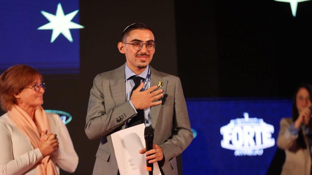 התשואות לרום בכנס מפלגת השלטון באיטליה - והדברים המטלטלים על הבמה: "נשים נטבחו"