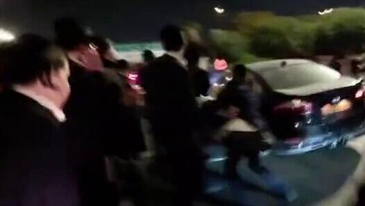 נהג פרץ את חסימת המפגינים בבני ברק - ודרס נער