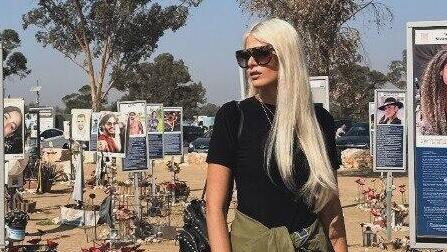 Мириам Маттова в кибуце Беэри (Фото из Instagram ) מרים מטובה באתר ההנצחה לנרצחי פסטיבל הנובה