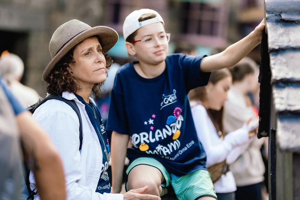 Ohad Munder and mother Keren (Photo: Asaf Angel) מונדר