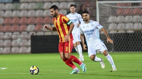 רועי גורדנה עם הכדור