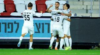 שחקני בני סכנין חוגגים