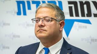 איתמר בן גביר עם הסיכה שמסמלת עונש מוות למחבלים