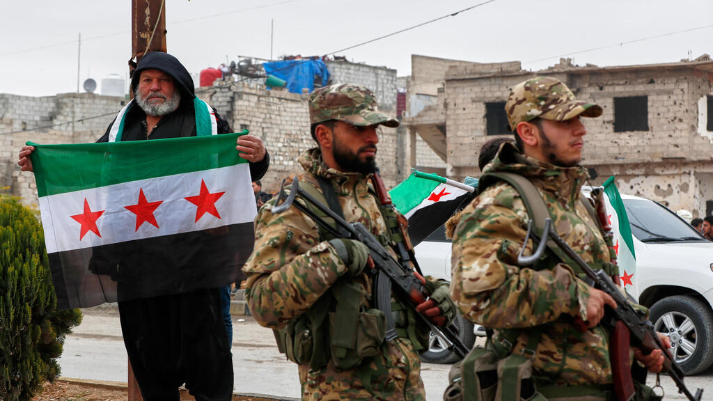 סוריה חגיגות שנה ל הפיכה ולהפלת משטר אסד פרברי דמשק לפני מצעד צבאי