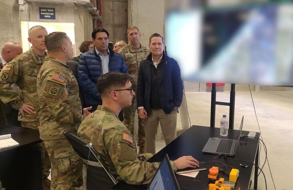 Photo: Miri Shimonovitch השגריר וולץ והשגריר דנון בסיור בגבול הדרום