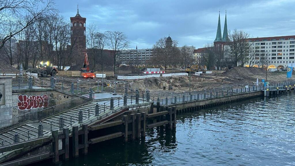 The place where Jewish houses were, near the Spree River (Photo: Rabbi Mendel Brandwein) המקום בו היו בתי יהודים, ליד נהר השפּרֶה (SPREE)