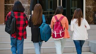 אילוס תלמידות