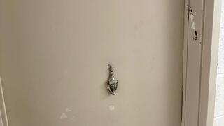 אחת הדירות שמהן נגנבה המזוזה