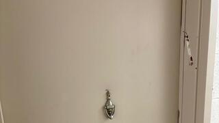 אחת הדירות שמהן נגנבה המזוזה