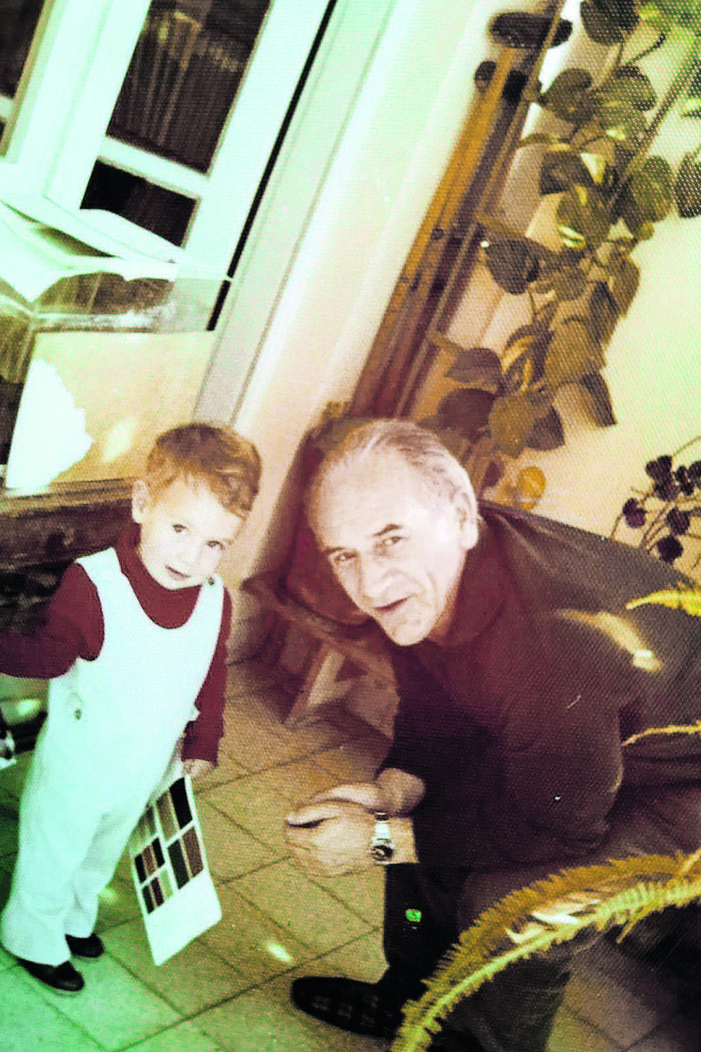 Menachem Russek and Niva Russek-Blum מנחם רוסק עם נכדתו ניבה רוסק-בלום