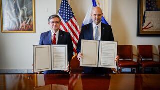 אמיר אוחנה וייק ג'ונסון חותמים על מכתב המלצה להענקת פרס נובל לטראמפ