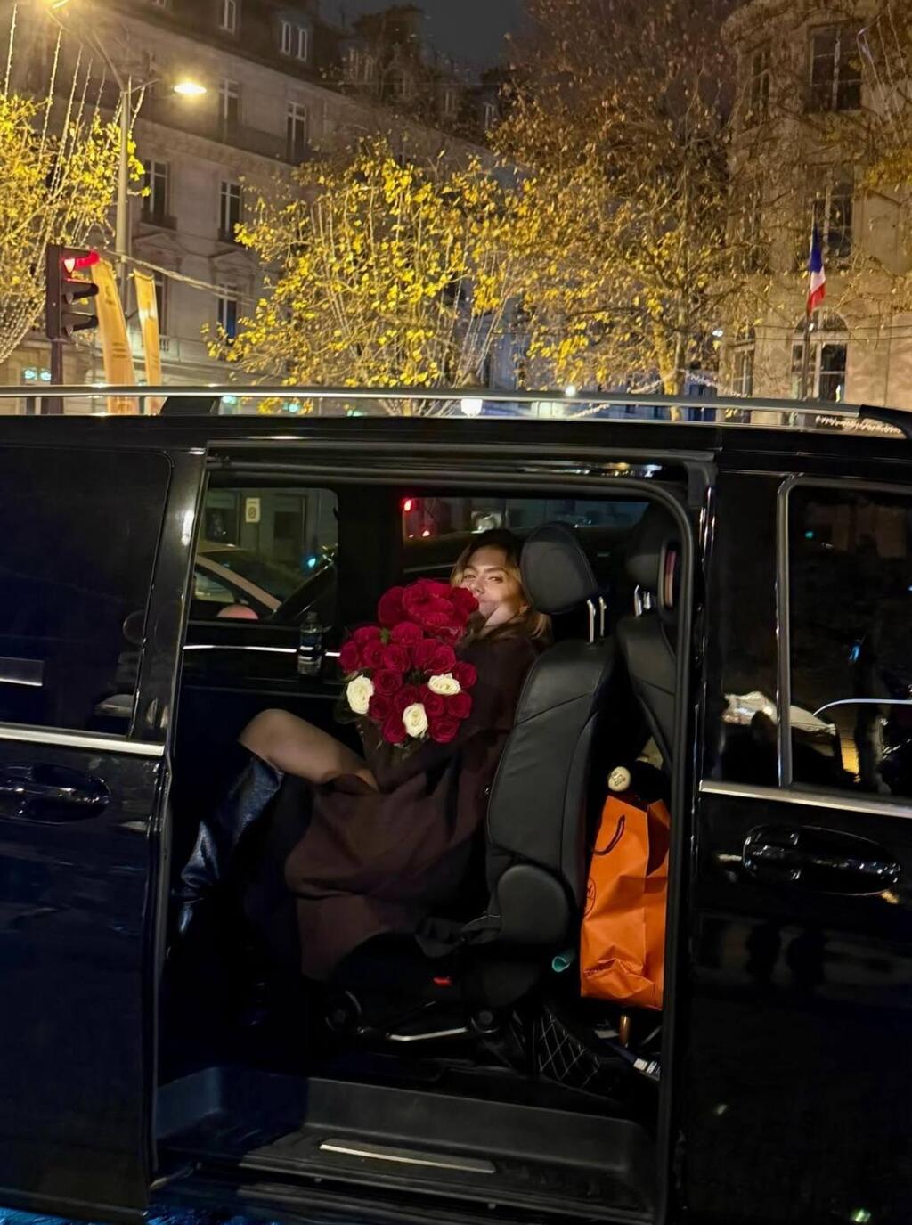 פרח לגברת? (צילום מסך) אודיה פריז