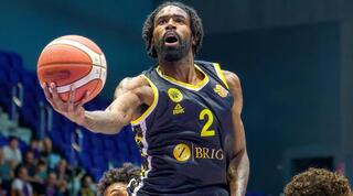 שאק ביוקנן הולך לסל