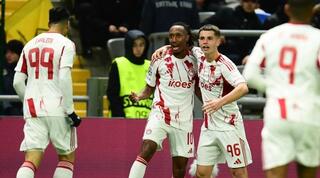 שחקני אולימפיאקוס חוגגים