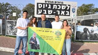 עומרי בן דוד, מתגייס לגולני אחרי אח שלו ברק שנפל ב-7.10