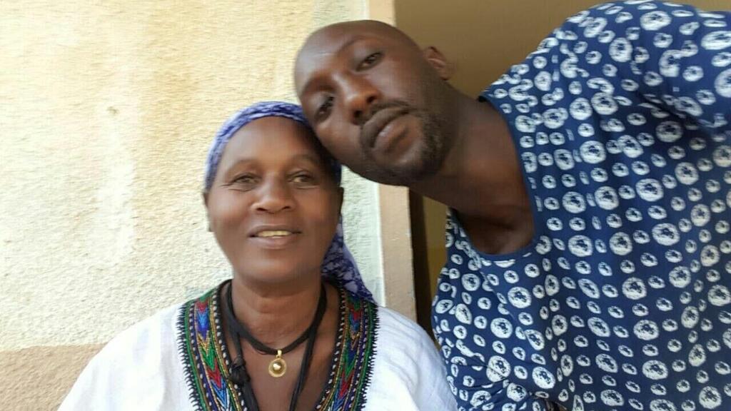 Мать и сын из Йокнеама (Фото предоставлено семьей) משה והיניי סבאת ז"ל, אם ובנה נמצאו ללא רוח חיים בדירתם ביקנעם