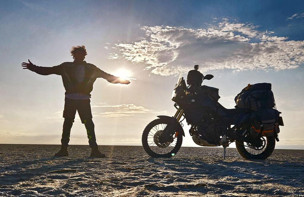 Oz Ozeri and his motorcycle (Photo: Or Ozeri) אור עוזרי והאופנוע. 30 אלף קילומטר של רכיבה