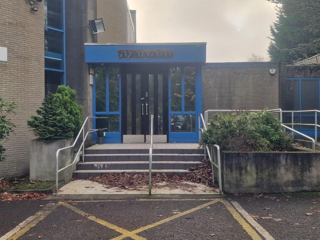 Entrance to Belfast's Synagogue (photo: Ayelet Mamo Shai) הכניסה לבית הכנסת בבלפסט