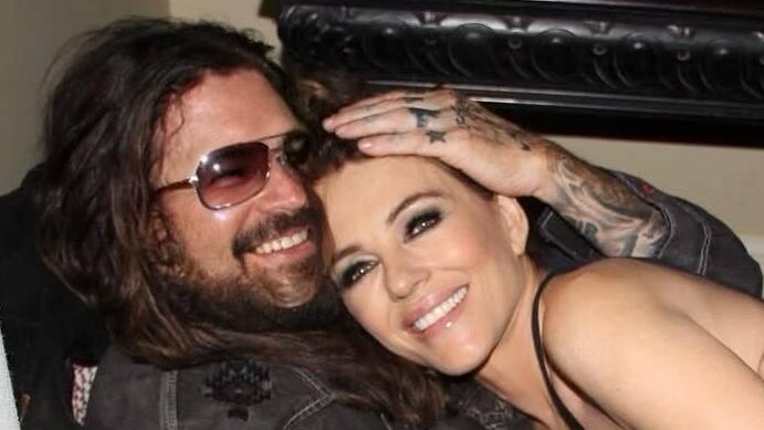 אליזבת הארלי ובילי ריי סיירוס