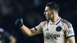 העיתונים בהולנד התמוגגו: "גלוך, המושיע של איאקס"